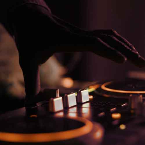 دانلود آهنگ یکی اومده با تو عوض شه با تو صفر تا صد عشقو بلد شه ریمیکس