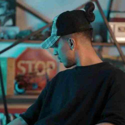 دانلود آهنگ آهای آهای عشق قدیمی تو قشنگ ترین در به دریمی امیر خوشنگار