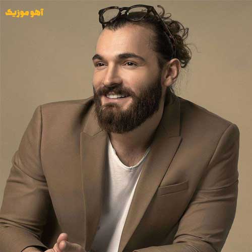 دانلود آهنگ من هنوزم شب دلتنگی به یاد تو می افتم