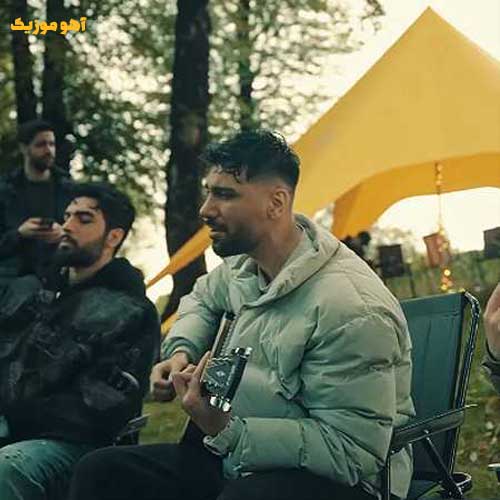 دانلود آهنگ شدم عاشق سادگیات / کامل همراه متن